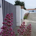 Maison De Plain-Pied Avec Cour, Proche Plage Et Commerces - 4 Couchages, Noirmoutier-En-L'Ile - Fr-1-224B-675