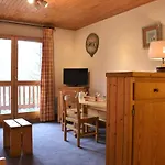 Meribel: Appartement 2 Pieces, 5 Pers, Proche Pistes Et Commerces - Fr-1-180-94