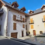 Les Suites Du Monetier, Alliant Le Charme Et L'Authenticite D'Un Chalet De Prestige Au Coeur Du Village