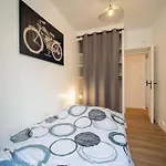 Fully Equiped Wifi Apartment Sleeps 6