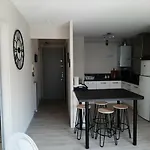 Appartement Confortable En Plein Centre De Saint-Jean-De-Luz, A Deux Pas De La Plage Et Des Commerces - Fr-1-239-586