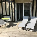 Studio Front De Mer Avec Terrasse Et Acces Direct Plage A Merville-Franceville - Fr-1-487-329