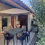 Ref Appa Ls253: Appartement Pour 6 Personnes Dans Residence Avec Piscine Le Mas Des Manadiers - Fr-1-475-16