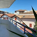 Ciboure : T4 Spacieux Avec Balcon Et Veranda, Proche Golf - Fr-1-239-554