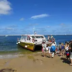 Arcachon : T2 Moderne A 2 Pas De La Plage Avec Balcon, Wifi, Parking Et Tv Cinema - Fr-1-420-71
