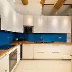 Air-Conditioned Loft In The Heart Of The Old Port