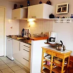 Appartement Rdc Avec Terrasse, A 200M De La Plage Des Generelles, Parking Et Jardin Prive - Fr-1-22-229