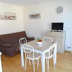 Cabourg: Appartement 2 Pieces Proche Plage Avec Piscine Et Parking - Fr-1-487-299