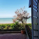 Cabourg : Appartement Moderne 4/5 Pieces, Acces Plage, 8 Pers, Jardin Et Terrasse, Parking, Wifi - Fr-1-487-304
