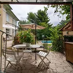 Le Figuier Air-Conditioned Studio And Swimmin