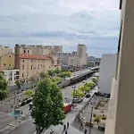 Vue Mer Et Et Notre Dame Centre Ville Avec Balcon Et Parking