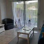 Hyper Centre De Sarzeau, Grand Appartement Au Calme Avec Jardinet