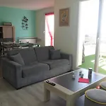 Appartement 2 Pieces Avec Balcon, Parking Et Proche Plage A Saint-Gilles-Croix-De-Vie - Fr-1-224-587