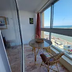 Appartement 2 Pieces Avec Terrasse En Front De Mer A Louer - Fr-1-423-181