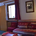 Appartement 2 Pieces A 100M Des Pistes, Balcon, Calme, Proche Commerces - Meribel - Fr-1-180-584