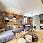 Appartement Renove Avec Balcon, Ski Aux Pieds, Secteur Calme A Val D'Isere - Fr-1-518-115