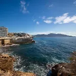 Apartment With Sea View 50M From The Beach