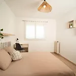 Fully Equipped Apartment With Parking 6 Beds