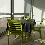 Appartement 2 Pieces 6 Couchages Avec Balcon Ferme A Saint-Gilles-Croix-De-Vie - Fr-1-224-307