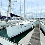 Nuit Insolite Sur Un Voilier Linge Et Menage Inclus - Boat Paradise La Rochelle