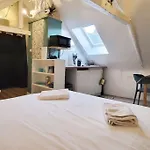 La Cabane - Petit Studio Mansarde - Plage 50M - Rue Gratuite