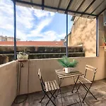 Superbe T2 Avec Terrasse A 5 Min Du Metro