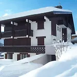 Studio Avec Terrasse Et Garage Aux Gets - Fr-1-623-221