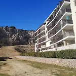 T2 Tout Neuf Avec Parking A 10Km D'Aix Et Marseille