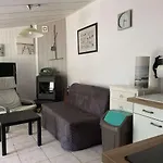 Maison En Impasse Proche Plage Et Port, Jardin Clos, Barbecue, 4 Couchages A Noirmoutier - Fr-1-224B-523