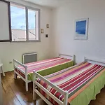 Appartement 3 Pieces, 6 Couchages Avec Terrasse Et Parking Prive, Proche De La Plage A Marseillan - Fr-1-326-697