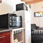 Charmant Studio Mezzanine - Climatise, Terrasse Bbq, Proche Plage Et Commerces - 4 Couchages - Fr-1-229-809