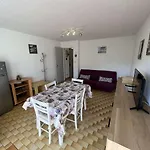 Appartement T2 Avec Jardin, Climatisation, Parking, Et Proche Commerces