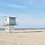 Cozy Apartment In Blonville-Sur-Mer With Kitchen