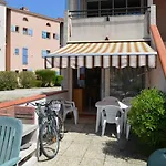 Appartement Climatise Avec Terrasse Dans Quartier Anime, Parking Prive - Fr-1-225D-573