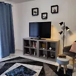 Appartement T2 Avec Terrasse, Parking Prive Et Piscine