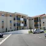 Appartement T2 Avec Terrasse, Parking Prive Et Piscine