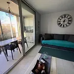 Appartement T2 Climatise Avec Piscine Secteur Richelieu