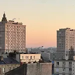 Le Petit Nid Perche Sous Les Toits, Vue Mer