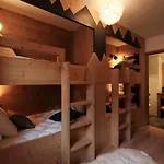 Chalet Avec Jacuzzi, Sauna, Acces Direct Aux Pistes Et Wifi - Fr-1-344-744