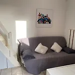 Joli Appartement Mezzanine Avec Parking La Roquille