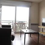 Appartement Paisible Avec Balcon, Jardin, Parking Prive Et Proche Mer A La Rochelle - Fr-1-246-142