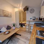 Joli Studio Au Calme Dans Un Jardin Privatif