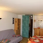Studio Cabine A Gruissan: Terrasse, Parking, Clim, Proche Commerces Et Port - Fr-1-229-71