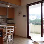 Appartement 2 Pieces Avec Balcon, Parking, Piscine Et Menage Inclus - La Rochelle - Fr-1-246-524