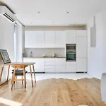Superb Apartment Near Parc Longchamp