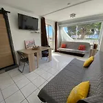 Appartement Dans Residence Front De Mer Avec Piscine Port Camargue