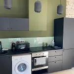 Petite Maison Typique De Ville Marseille