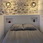 Petite Maison Typique De Ville Marseille