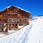 Duplex Skis Aux Pieds Avec Balcon Et Vue - Fr-1-344-729