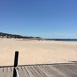 Studio Cabine A Sete Avec Terrasse, Parking Et Proche Plage - Fr-1-338-375